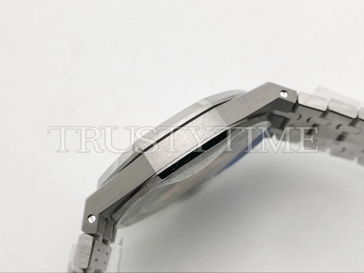 Копия часов Audemars Piguet Royal Oak Silver MAD Paris Edition Customized 1017 ALYX 9SM Арт.AP-1111