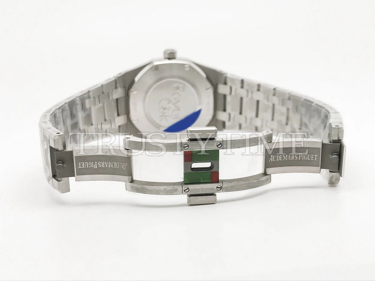 Копия часов Audemars Piguet Royal Oak Ladies 33mm 67651IP.ZZ.1261IP.01 Арт.AP-1133