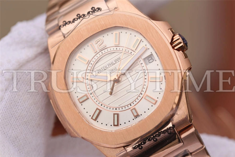 Копия часов Patek Philippe Nautilus Ladies 32mm 7011/1R-001 Арт.PP-0773