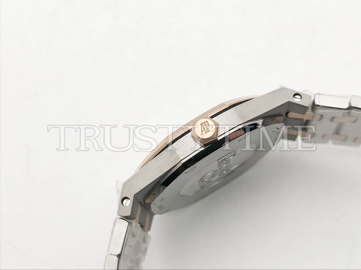 Копия часов Audemars Piguet Royal Oak Ladies 33mm 67650SR.OO.1261SR.01 Арт.AP-1077