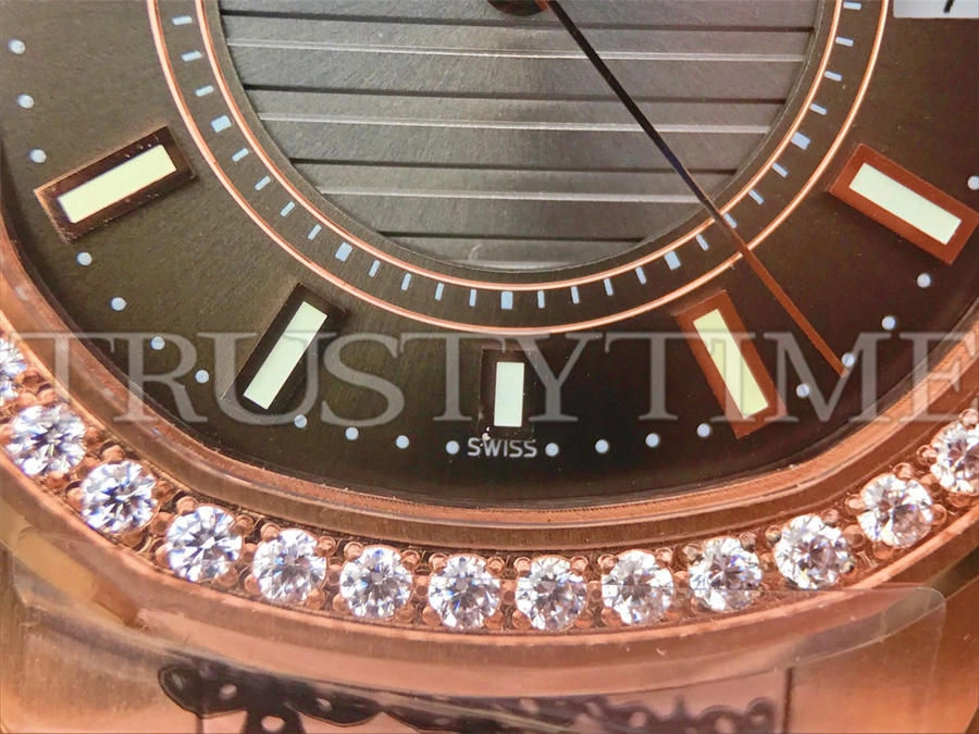 Копия часов Patek Philippe Nautilus Ladies 32mm 7010/1R-010 Арт.PP-0768