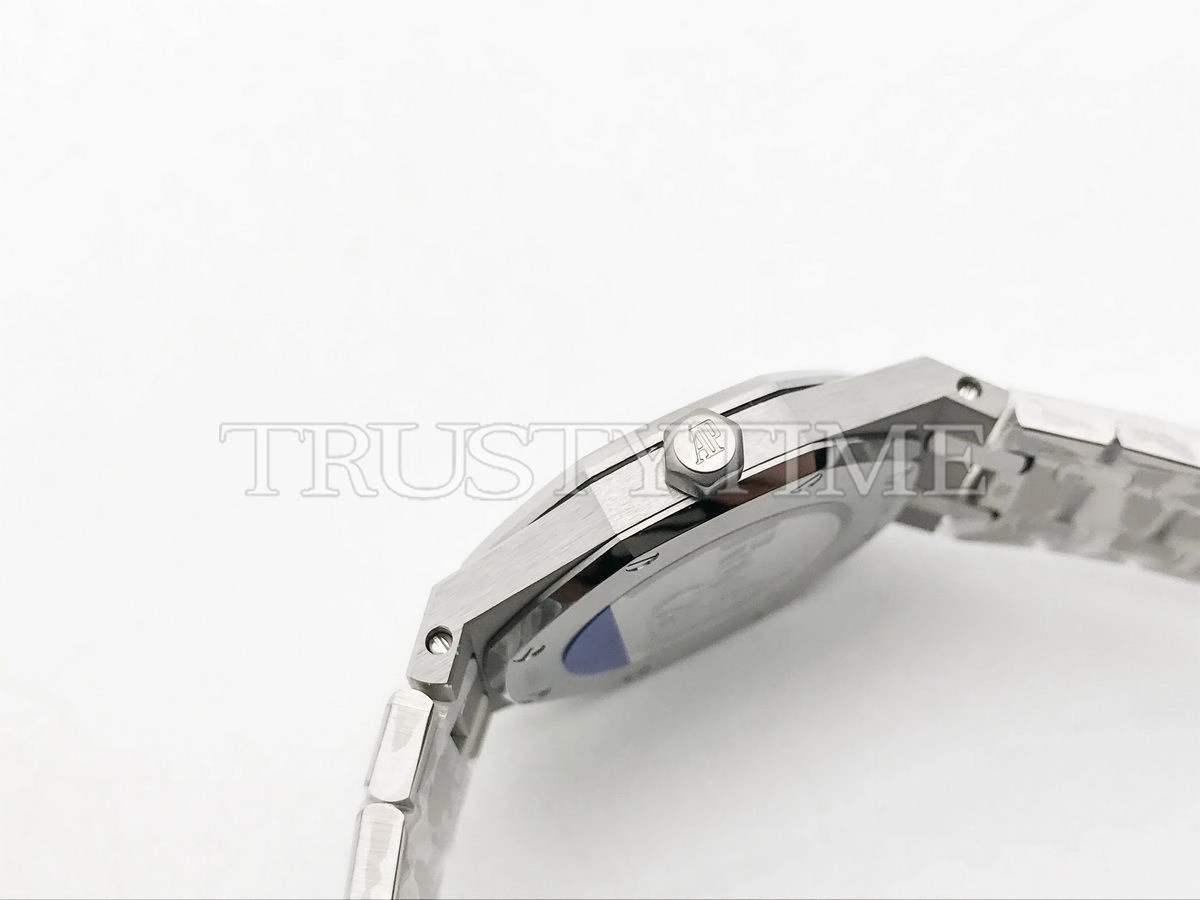 Копия часов Audemars Piguet Royal Oak Ladies 33mm 67650ST.OO.1261ST.01 Арт.AP-1078