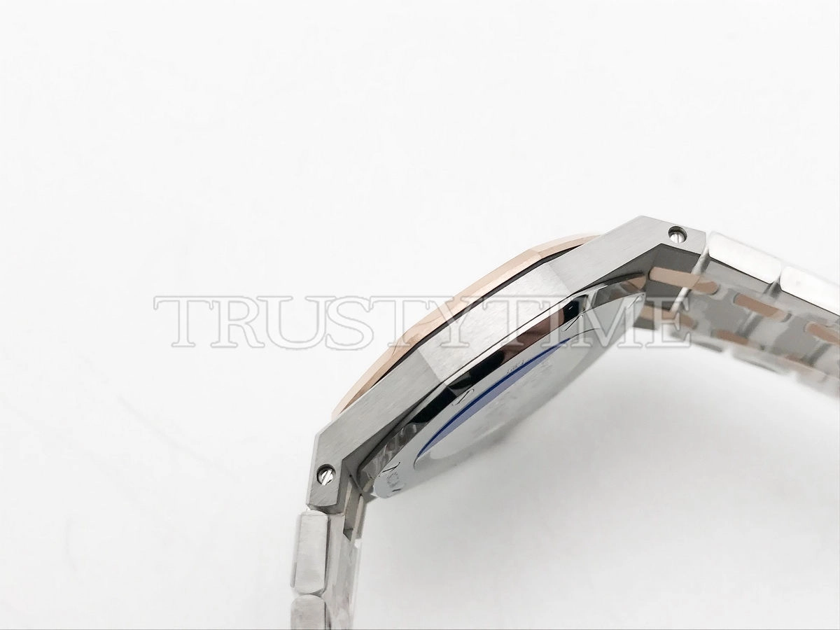 Копия часов Audemars Piguet Royal Oak Ladies 33mm 67651SR.ZZ.1261SR.01 Арт.AP-0732