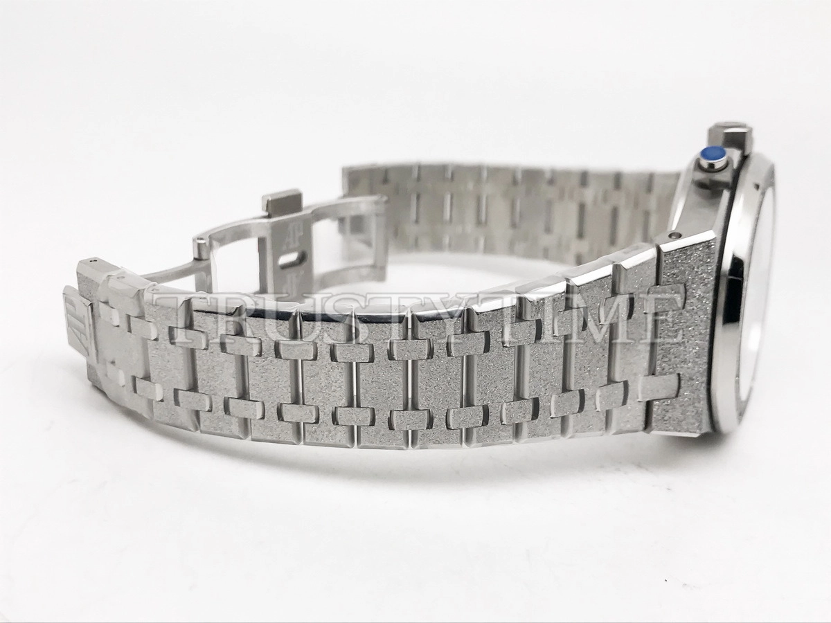 Копия часов Audemars Piguet Royal Oak Frosted Gold Selfwinding Chronograph 26331BC.GG.1224BC.02 Арт.AP-1239