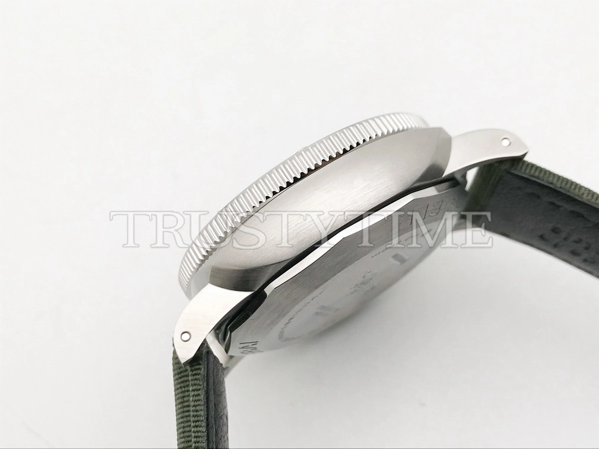 Копия часов Panerai Submersible QuarantaQuattro eSteel™ Verde Smeraldo 44mm PAM01287 Арт.PN-0869