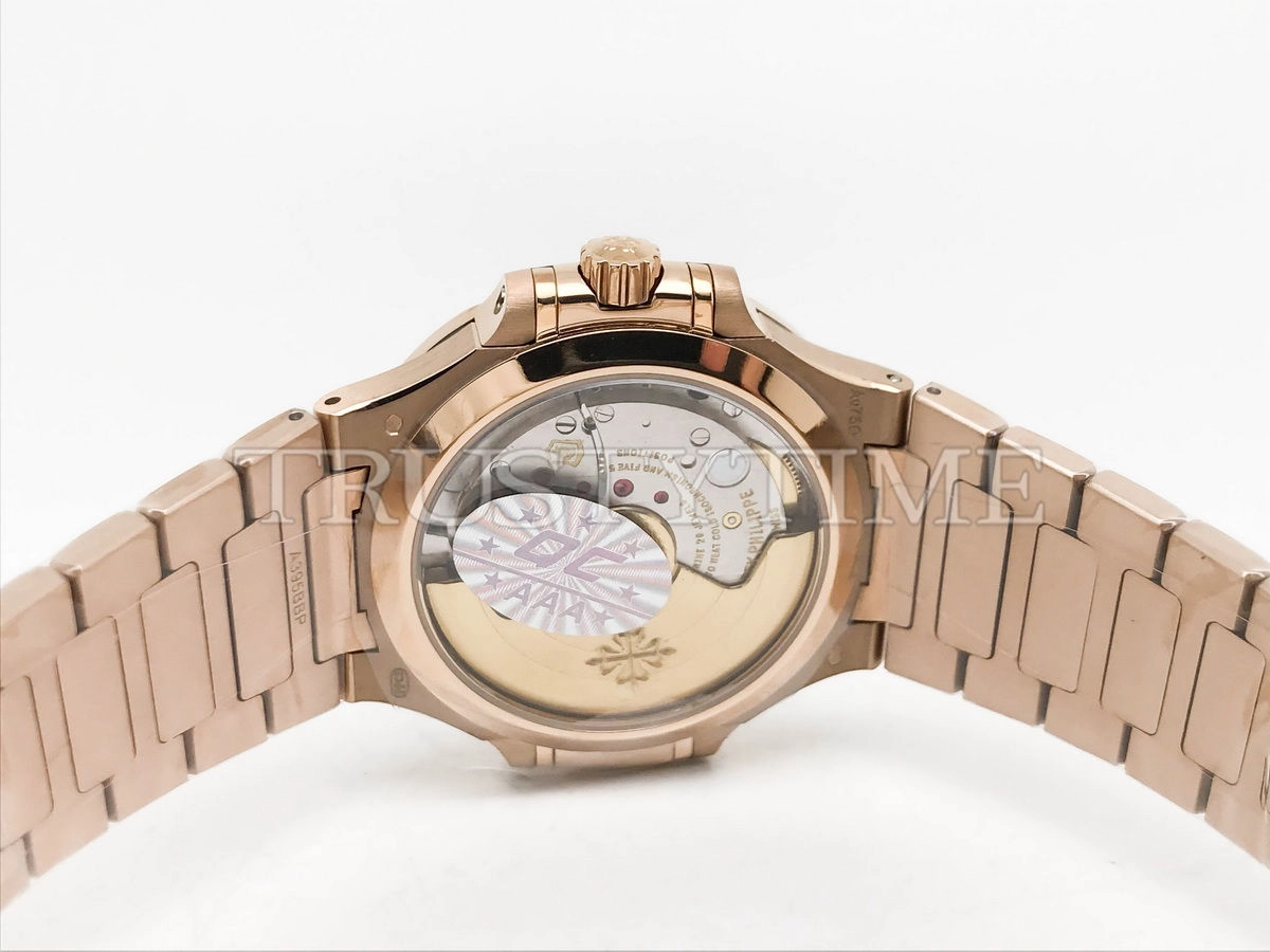 Копия часов Patek Philippe Nautilus Ladies 35mm 7118/1R-010 Арт.PP-0779