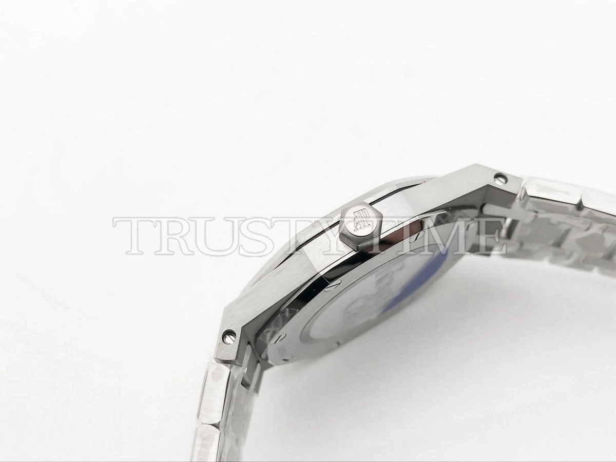 Копия часов Audemars Piguet Royal Oak Ladies 33mm 67651BC.ZZ.1261BC.01 Арт.AP-1150