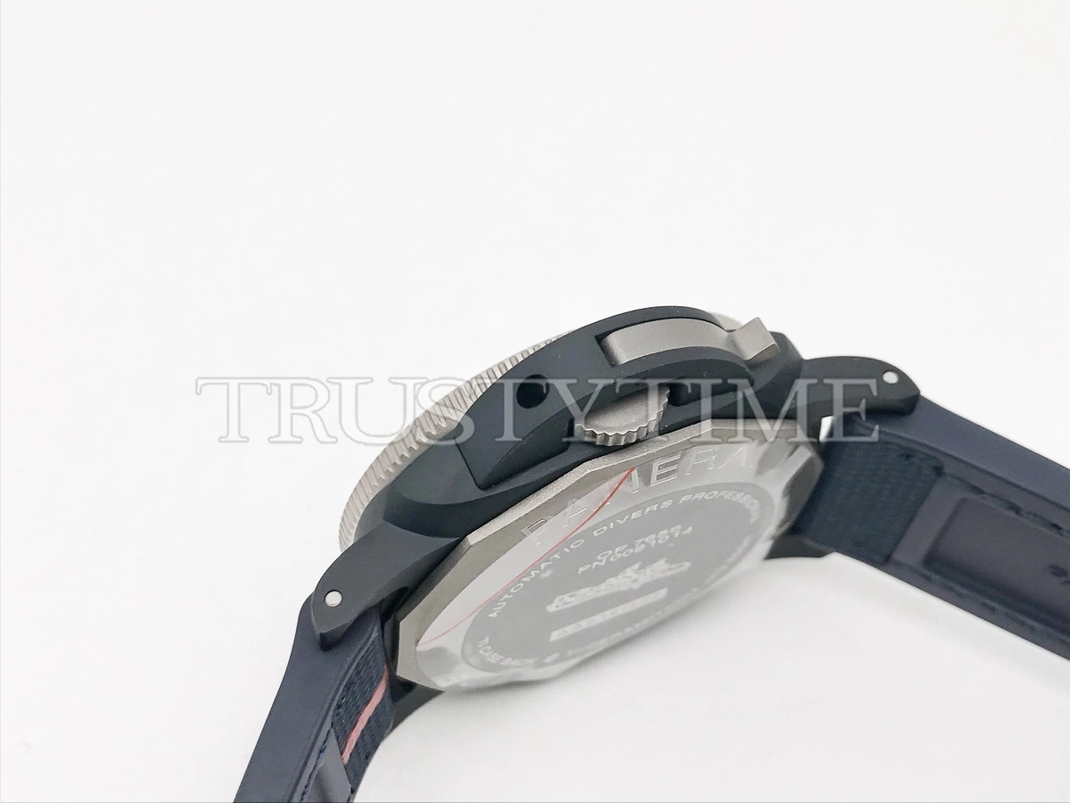 Копия часов Panerai Submersible QuarantaQuattro Luna Rossa Ti-Ceramitech™ PAM01543 Арт.PN-0918