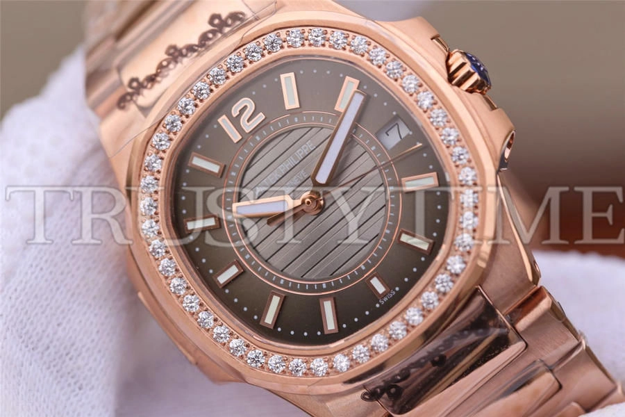 Копия часов Patek Philippe Nautilus Ladies 32mm 7010/1R-010 Арт.PP-0768