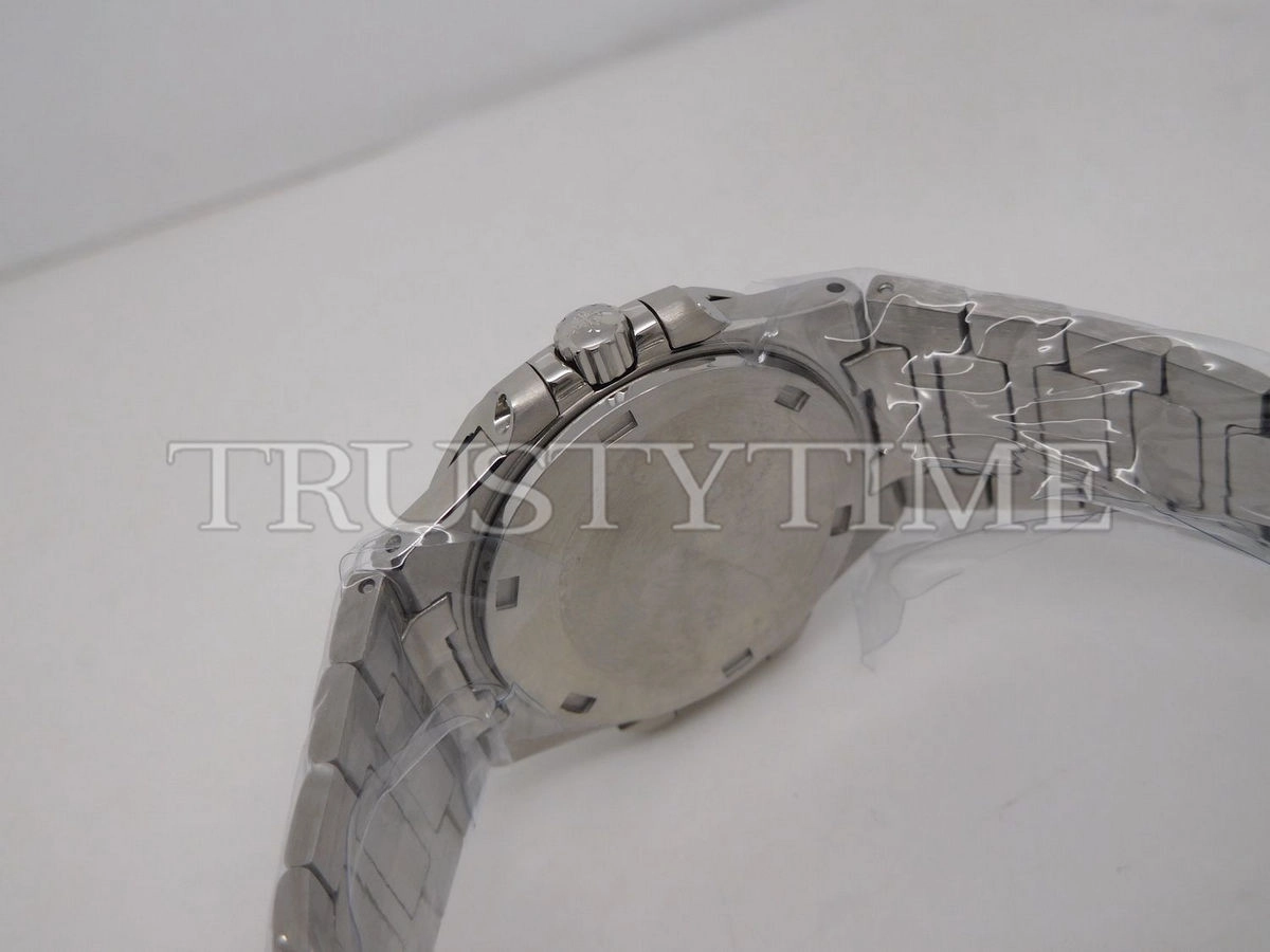 Копия часов Patek Philippe Nautilus Ladies 32mm 7011/1G-010 Арт.PP-0510