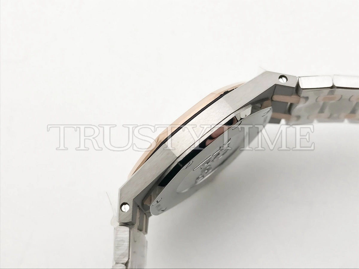 Копия часов Audemars Piguet Royal Oak Ladies 33mm 67650SR.OO.1261SR.01 Арт.AP-1077