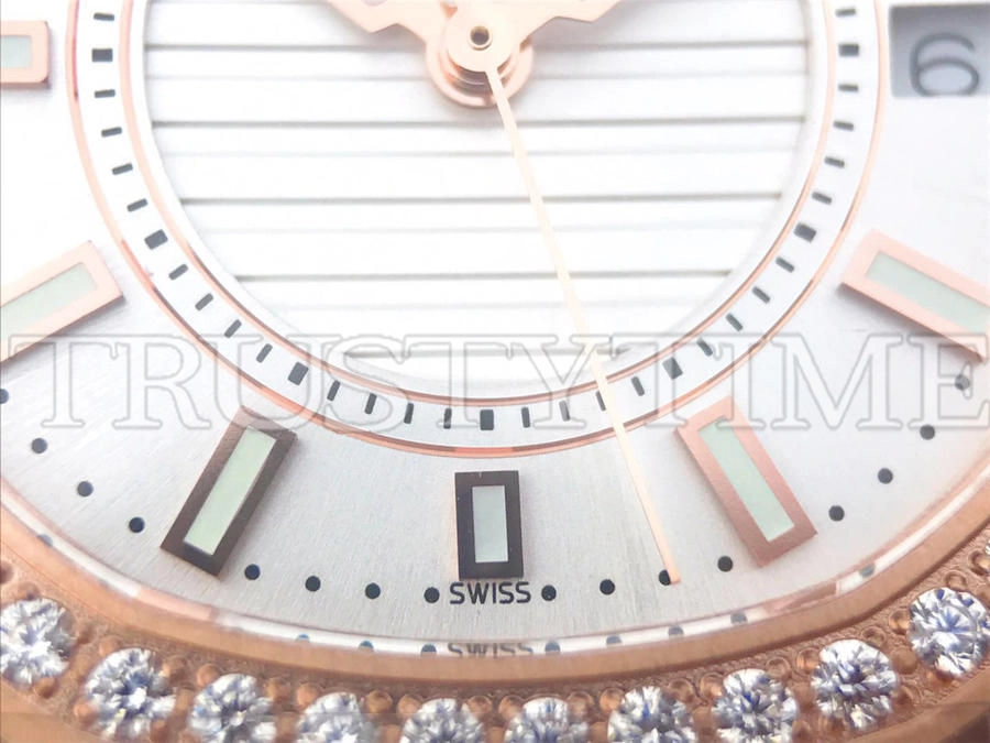 Копия часов Patek Philippe Nautilus Ladies 32mm 7010/1R-001 Арт.PP-0767