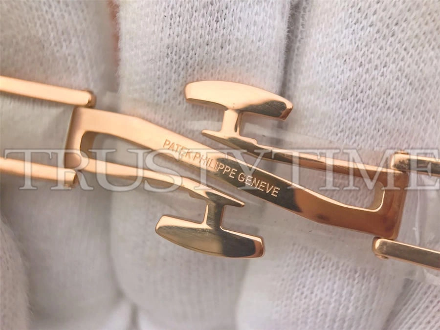 Копия часов Patek Philippe Nautilus Ladies 32mm 7011/1R-001 Арт.PP-0773