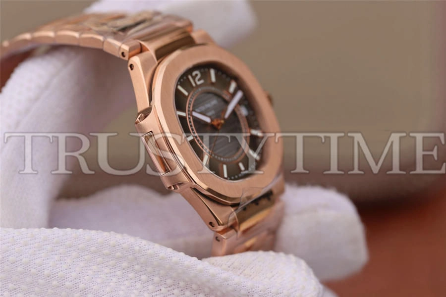 Копия часов Patek Philippe Nautilus Ladies 32mm 7011/1R-010 Арт.PP-0774