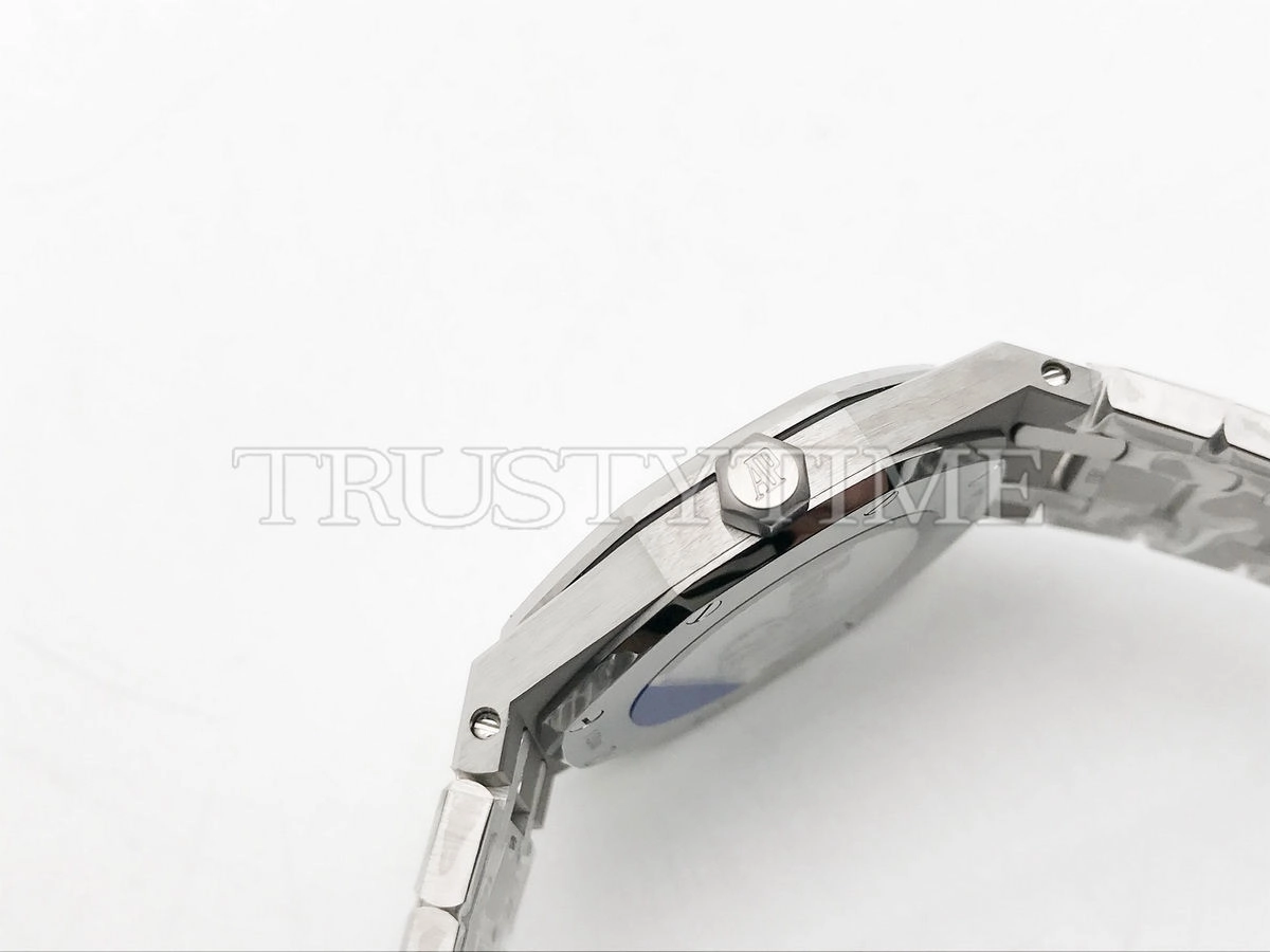 Копия часов Audemars Piguet Royal Oak Ladies 33mm 67651ST.ZZ.1261ST.01 Арт.AP-0739