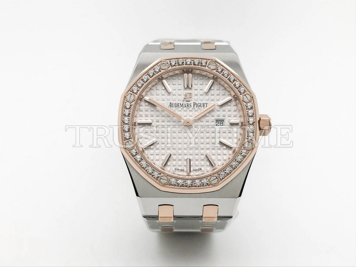 Копия часов Audemars Piguet Royal Oak Ladies 33mm 67651SR.ZZ.1261SR.01 Арт.AP-0732