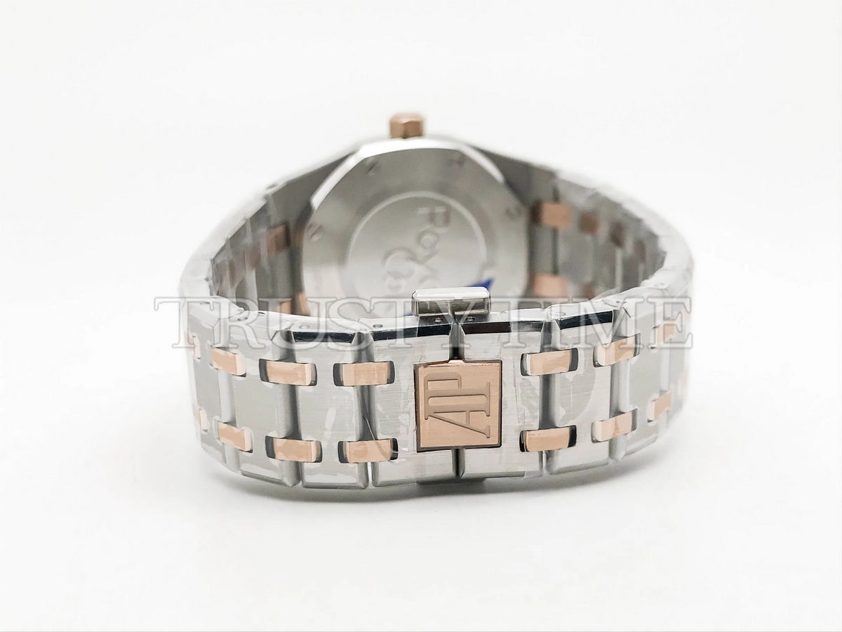 Копия часов Audemars Piguet Royal Oak Ladies 33mm 67651SR.ZZ.1261SR.01 Арт.AP-0732