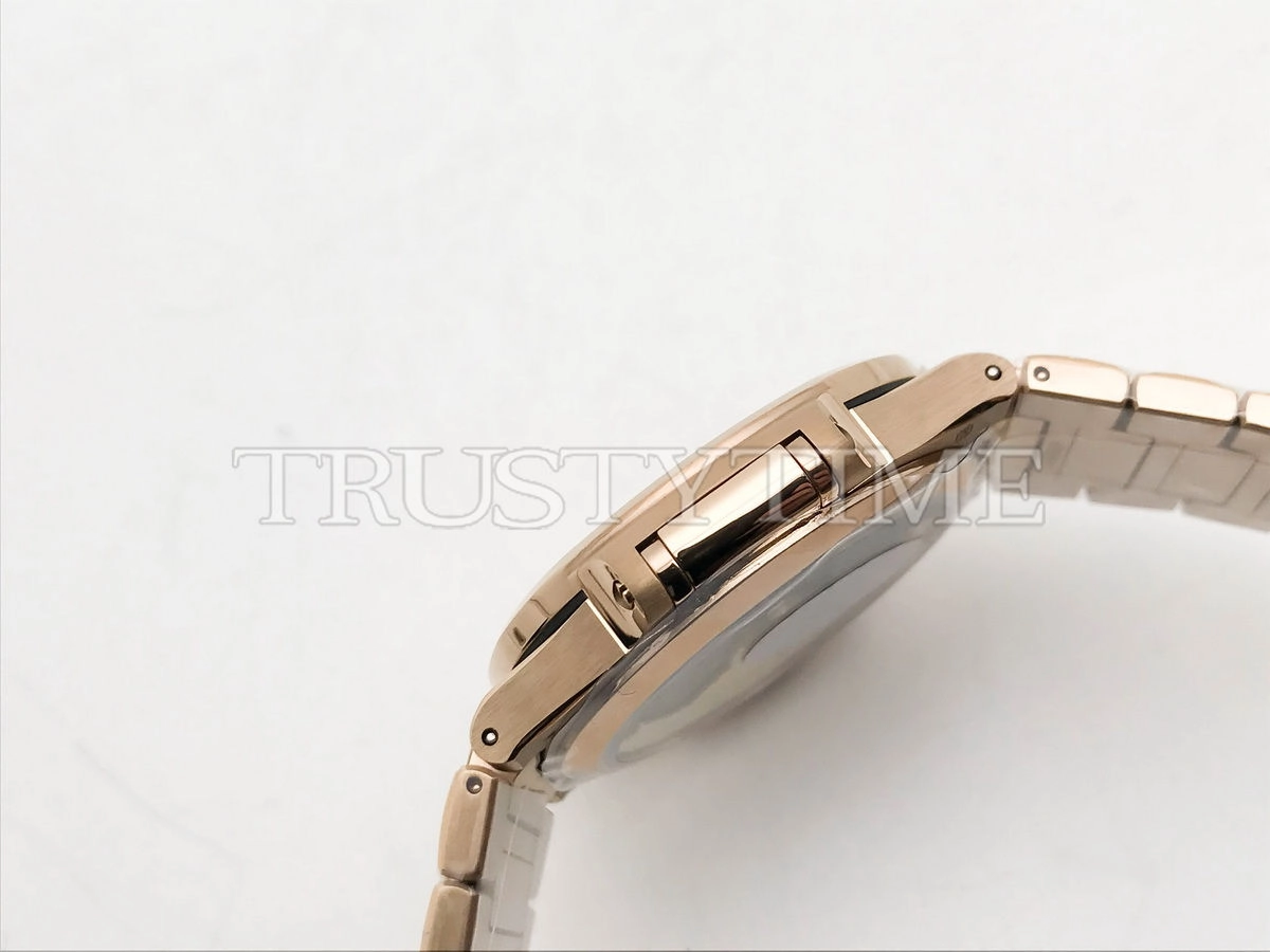 Копия часов Patek Philippe Nautilus Ladies 35mm 7118/1R-010 Арт.PP-0779