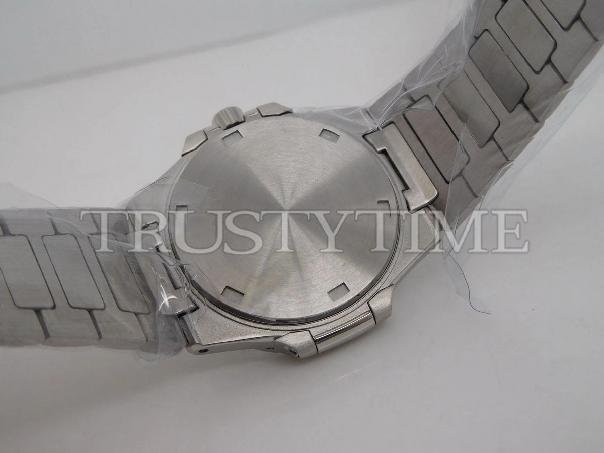 Копия часов Patek Philippe Nautilus Ladies 32mm 7011/1G-010 Арт.PP-0510