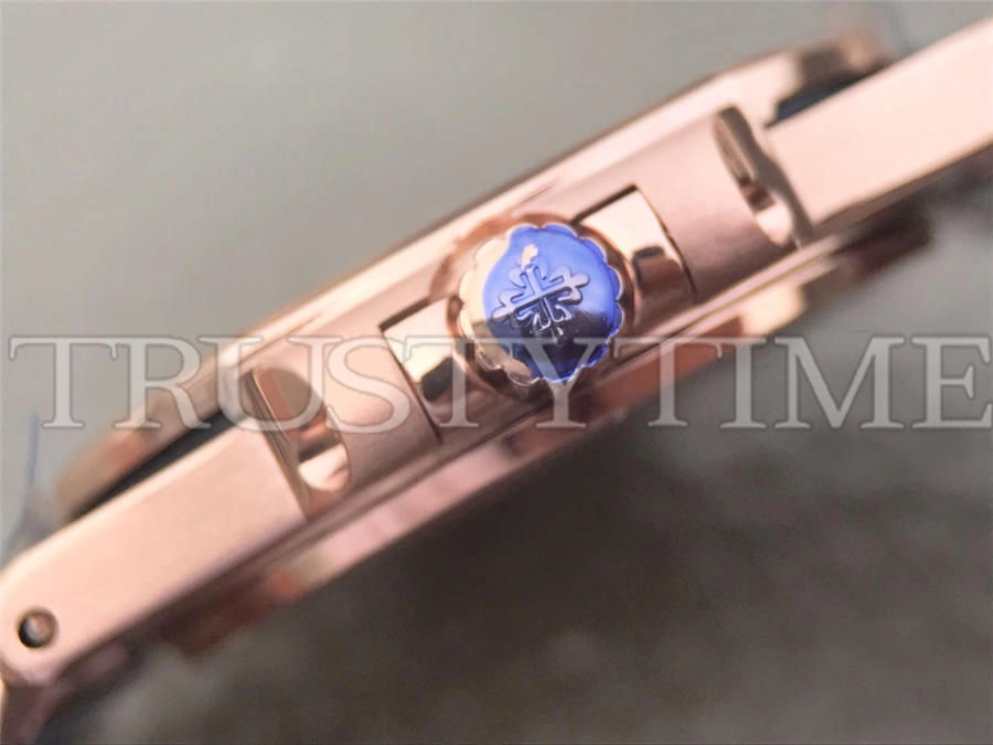 Копия часов Patek Philippe Nautilus Ladies 32mm 7011/1R-001 Арт.PP-0773