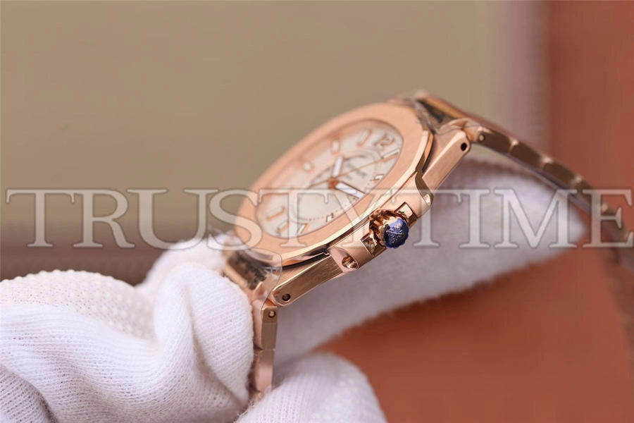 Копия часов Patek Philippe Nautilus Ladies 32mm 7011/1R-001 Арт.PP-0773