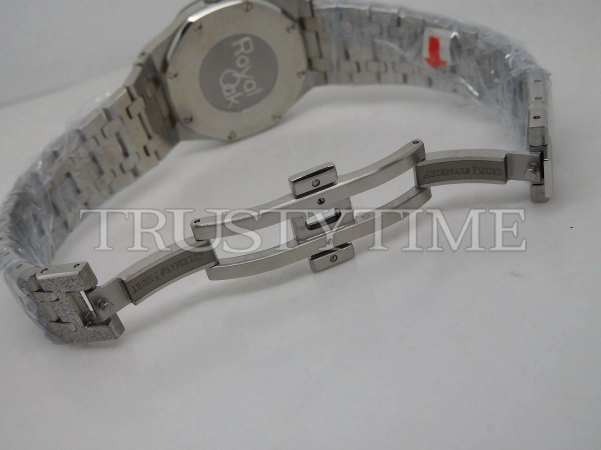 Копия часов Audemars Piguet Royal Oak Frosted 33mm 67653BC.GG.1263BC.02 Арт.AP-0731