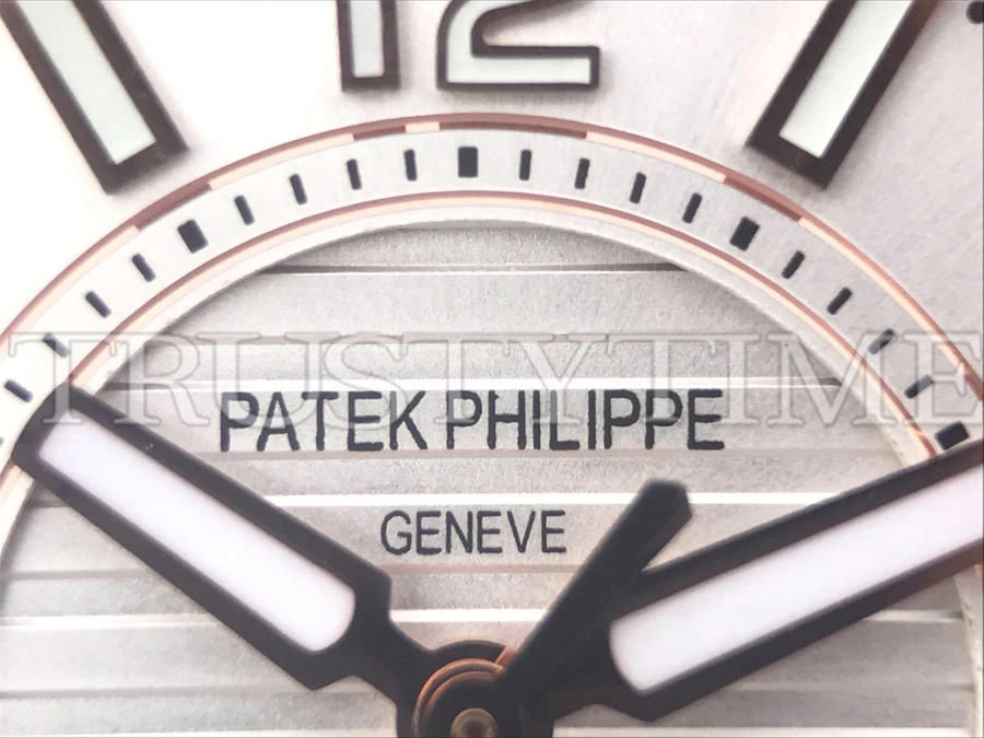 Копия часов Patek Philippe Nautilus Ladies 32mm 7011/1R-001 Арт.PP-0773