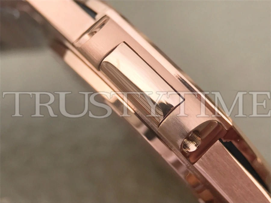 Копия часов Patek Philippe Nautilus Ladies 32mm 7011/1R-001 Арт.PP-0773