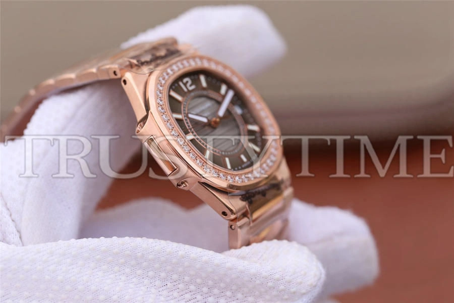 Копия часов Patek Philippe Nautilus Ladies 32mm 7010/1R-010 Арт.PP-0768