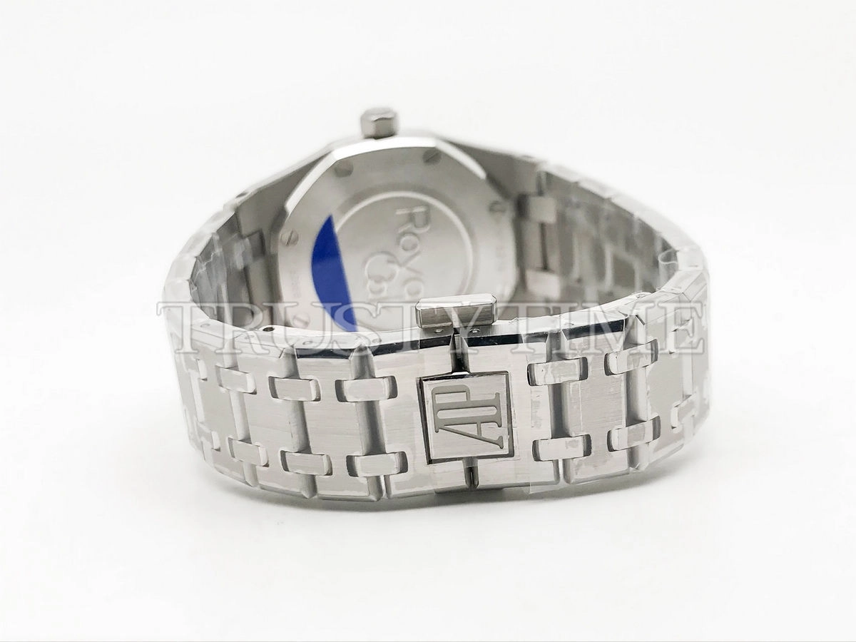 Копия часов Audemars Piguet Royal Oak Ladies 33mm 67650ST.OO.1261ST.01 Арт.AP-1078