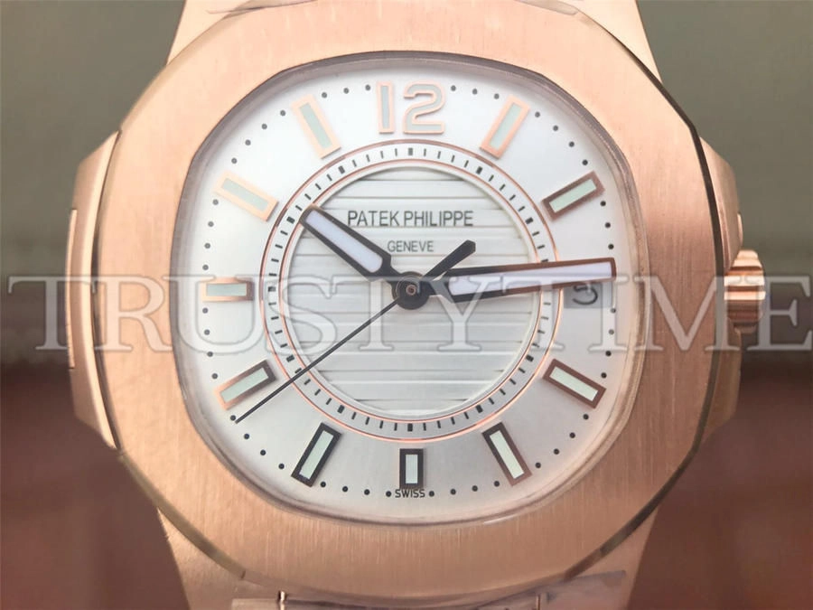 Копия часов Patek Philippe Nautilus Ladies 32mm 7011/1R-001 Арт.PP-0773