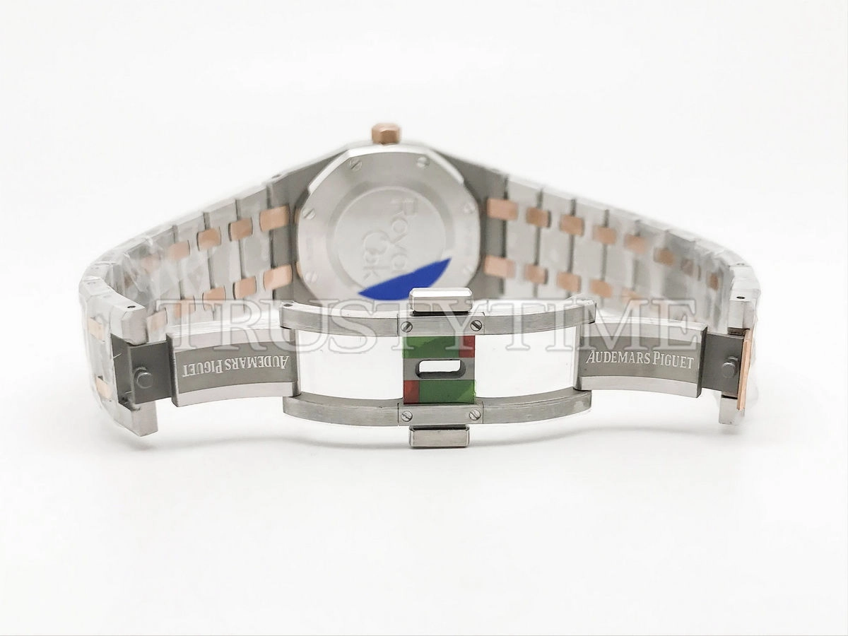 Копия часов Audemars Piguet Royal Oak Ladies 33mm 67651SR.ZZ.1261SR.01 Арт.AP-0732