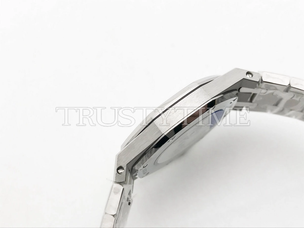 Копия часов Audemars Piguet Royal Oak Ladies 33mm 67650ST.OO.1261ST.01 Арт.AP-1078