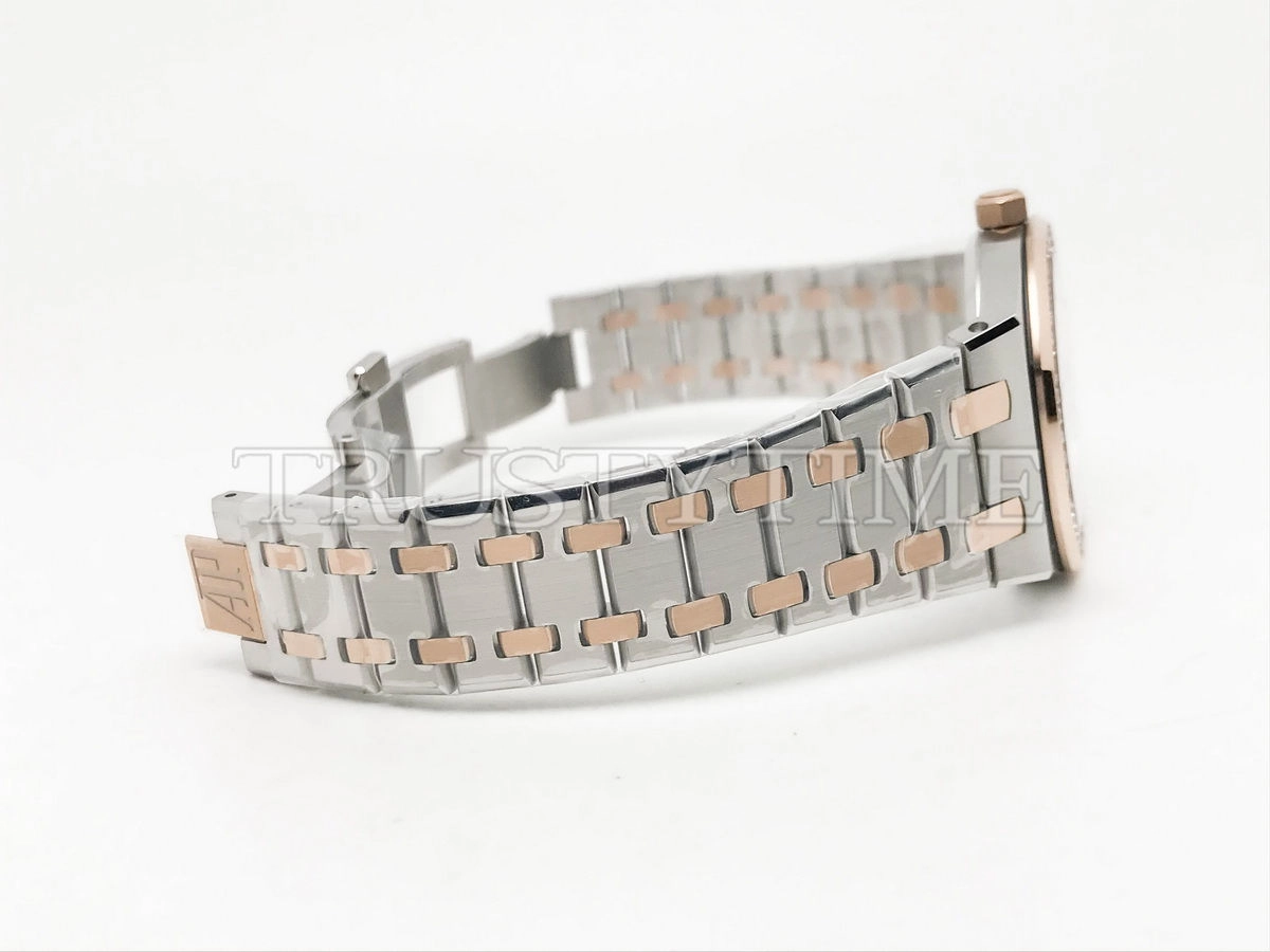 Копия часов Audemars Piguet Royal Oak Ladies 33mm 67651SR.ZZ.1261SR.01 Арт.AP-0732