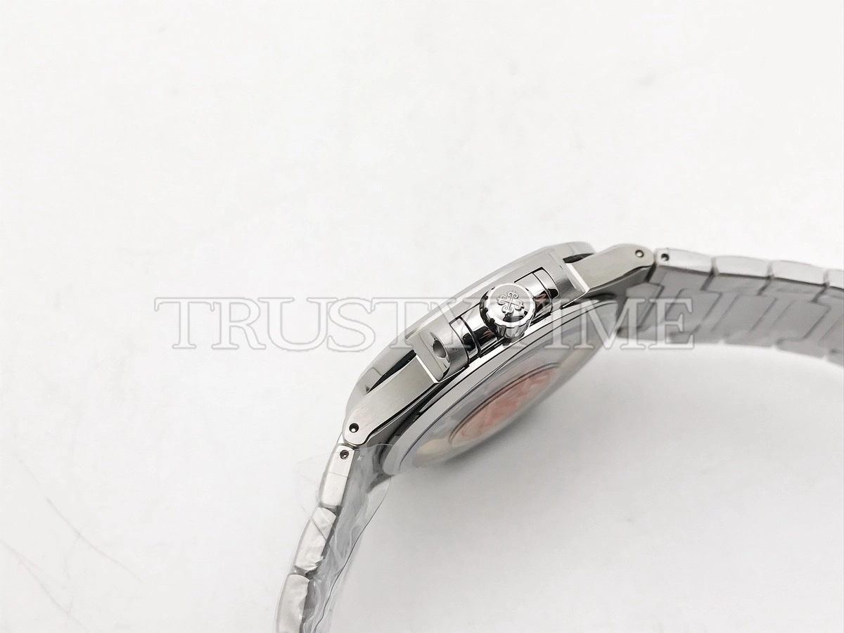 Копия часов Patek Philippe Nautilus Ladies 35mm 7118/1A-011 Арт.PP-0725