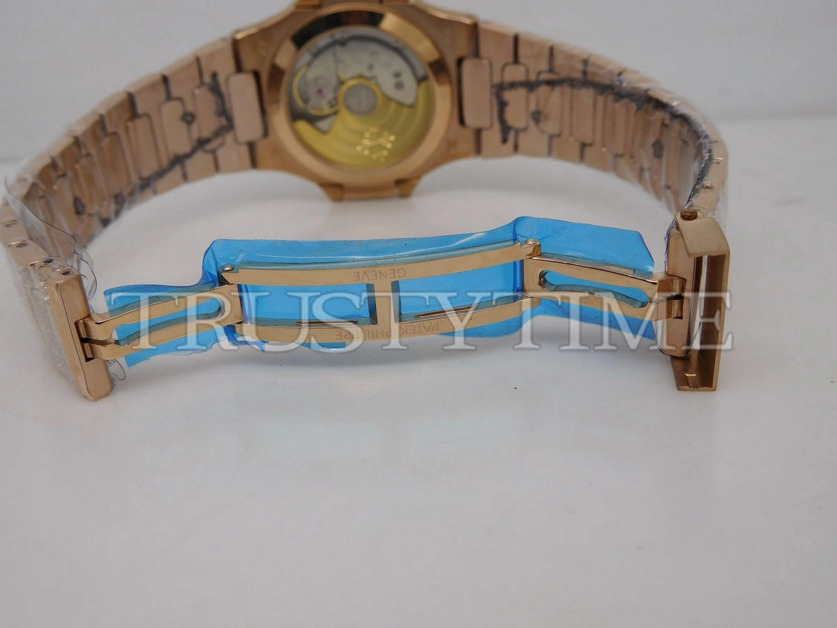 Копия часов Patek Philippe Nautilus Ladies 34mm 7021/1R-001 Арт.PP-0501