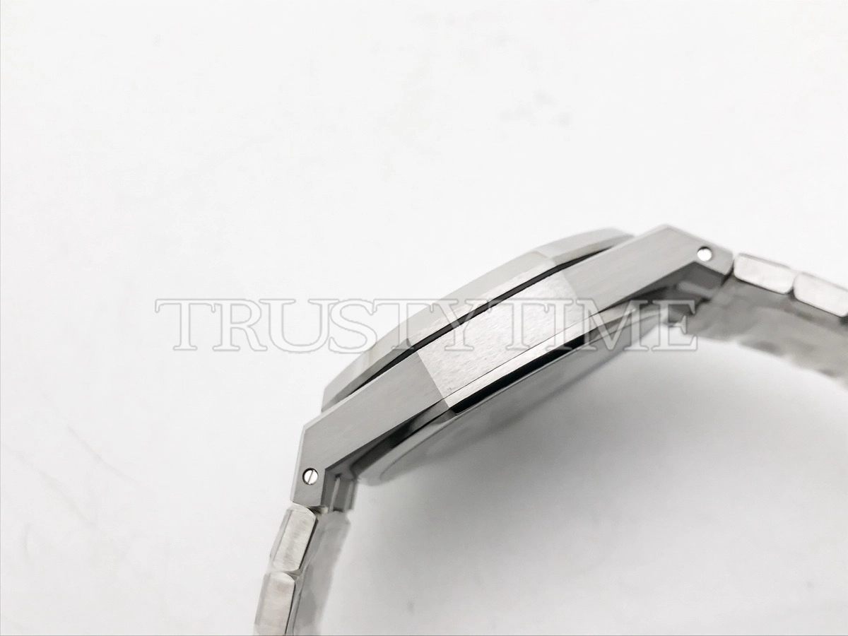 Копия часов Audemars Piguet Royal Oak Frosted Gold Selfwinding Chronograph 26331BC.GG.1224BC.01 Арт.AP-1238