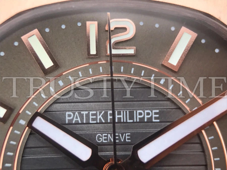 Копия часов Patek Philippe Nautilus Ladies 32mm 7011/1R-010 Арт.PP-0774