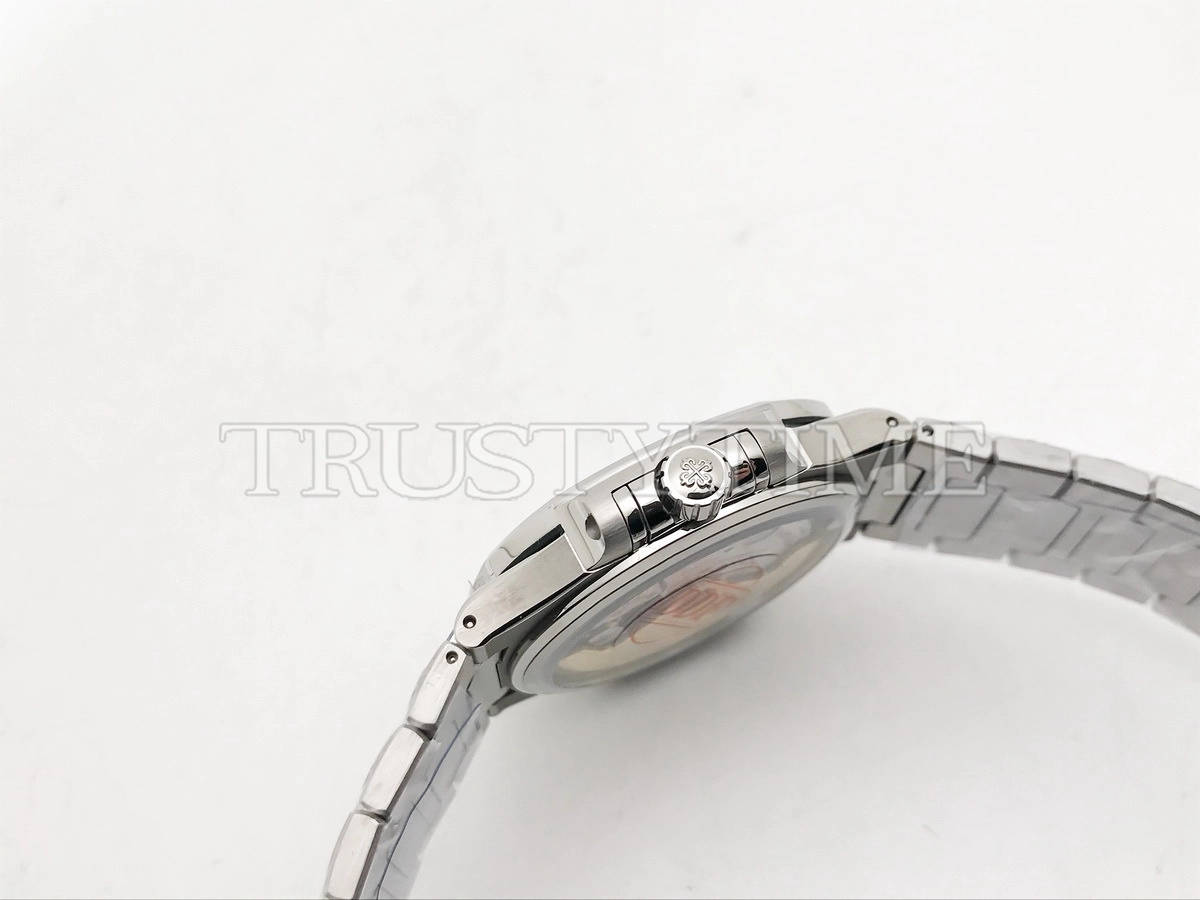 Копия часов Patek Philippe Nautilus Ladies 35mm 7118/1200A-011 Арт.PP-0777