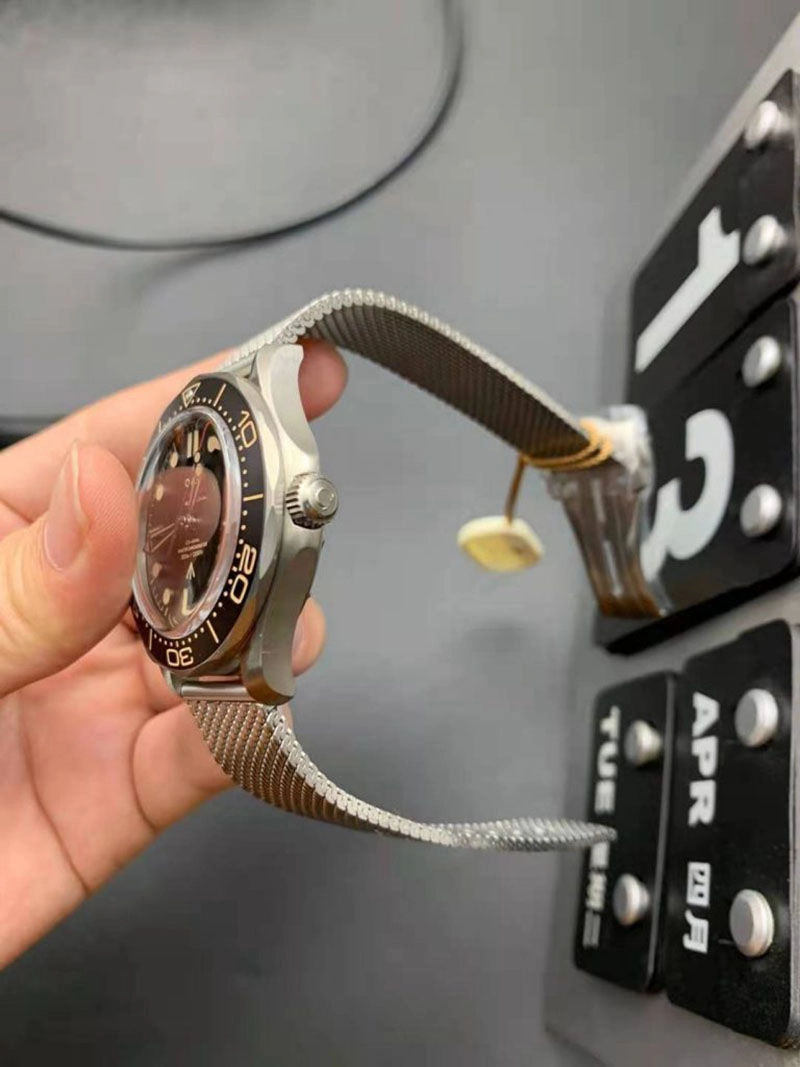 Копия часов Omega Seamaster 007 No Time To Die