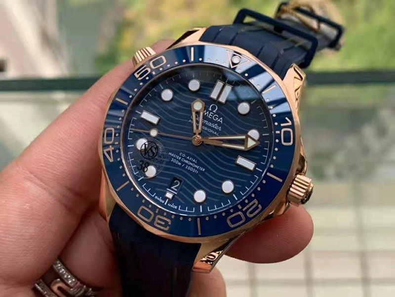 Копия часов Omega Seamaster Diver 300m Rose Gold Blue