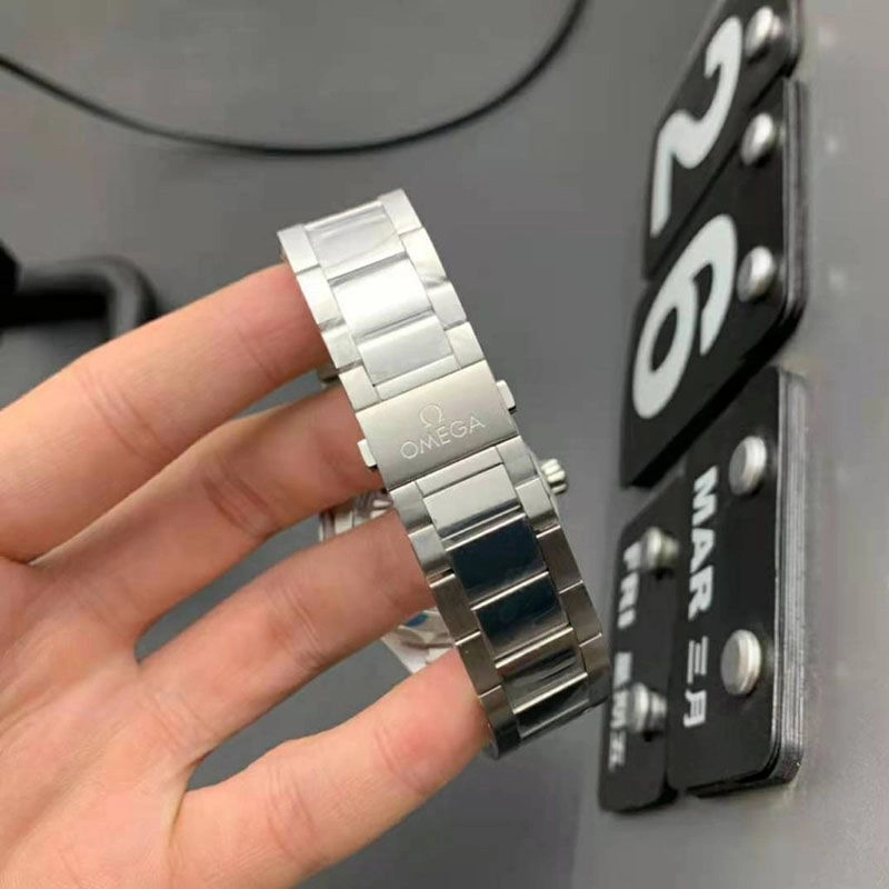 Копия часов Omega Aqua Terra Worldtimer