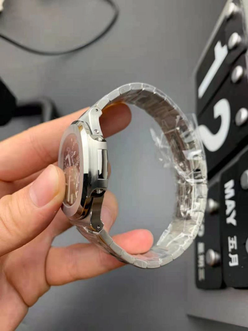 Реплика Patek Philippe MoonPhase 5712 Крона