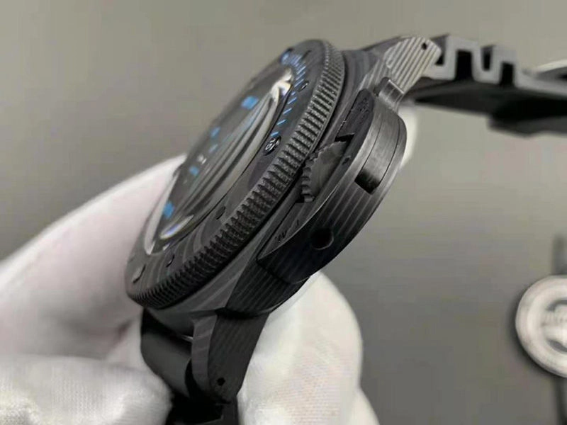Реплика часов Panerai Submersible Carbotech PAM1616