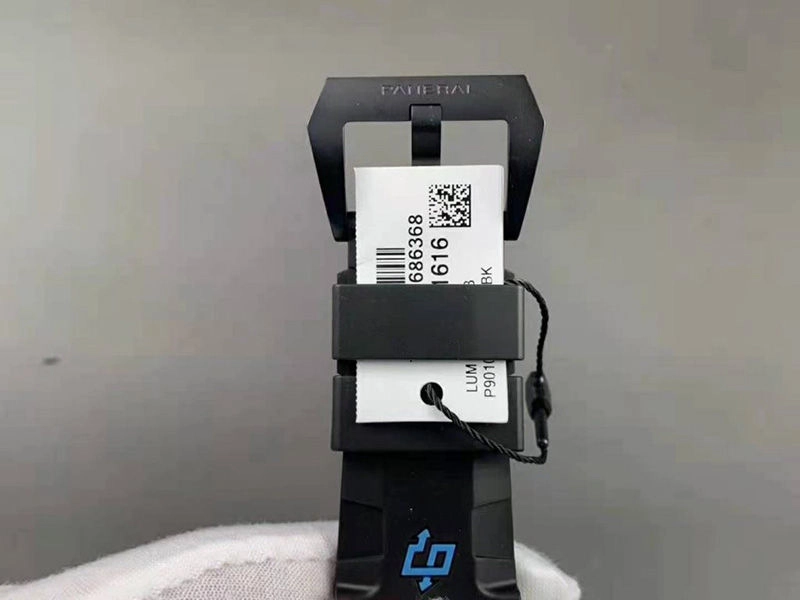 Реплика часов Panerai Submersible Carbotech PAM1616