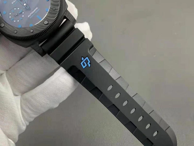 Реплика часов Panerai Submersible Carbotech PAM1616