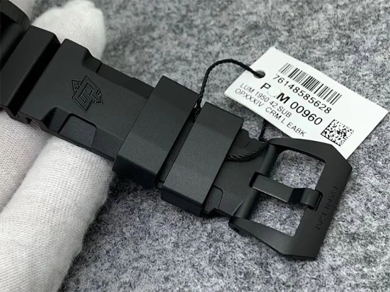 Реплика часов Panerai Submersible Carbotech PAM960