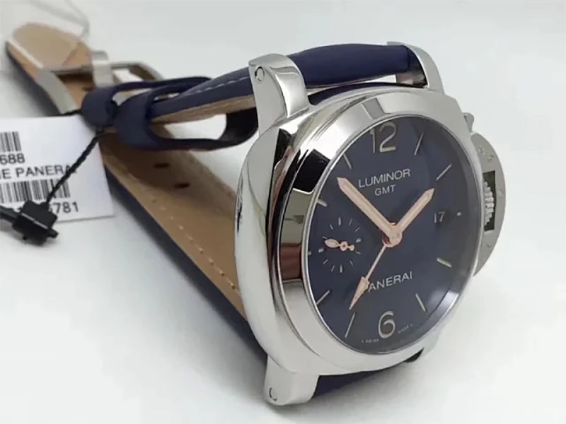 Реплика часов Panerai Luminor GMT PAM688