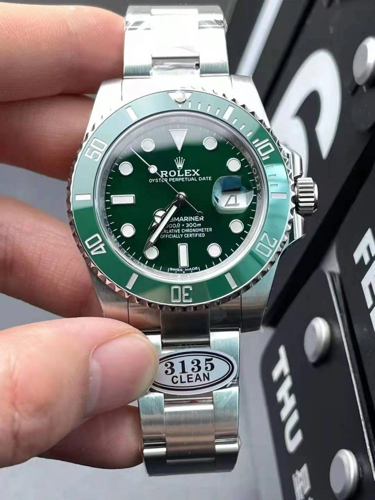 Реплика Rolex Submariner Hulk 116610LV